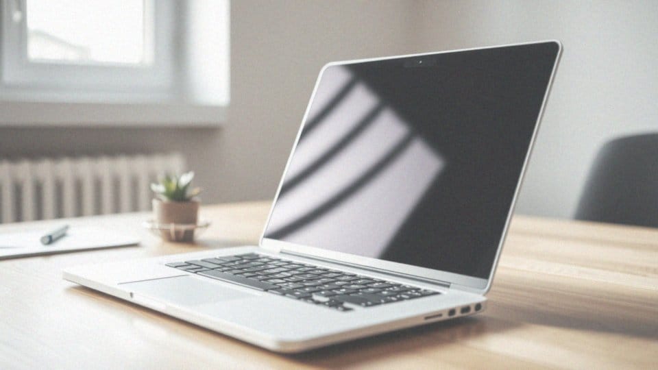 Dlaczego warto zakrywać kamerę internetową?