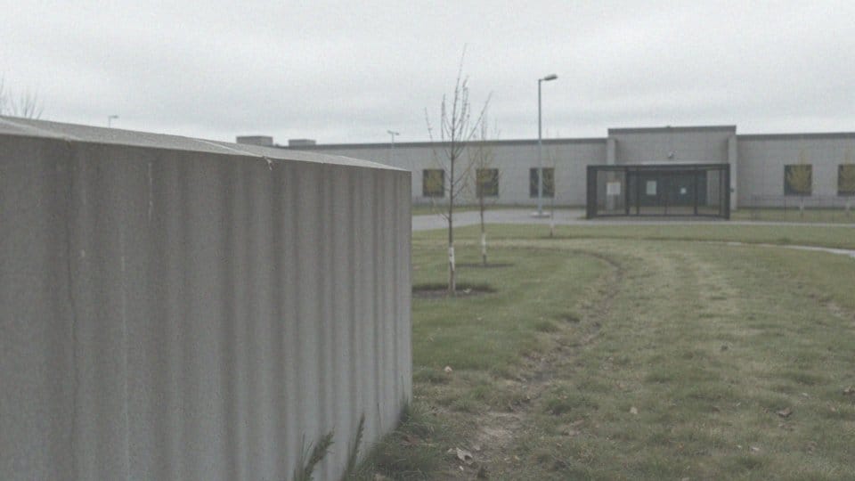 Jakie są ograniczenia dla żołnierzy w czynnej służbie wojskowej?