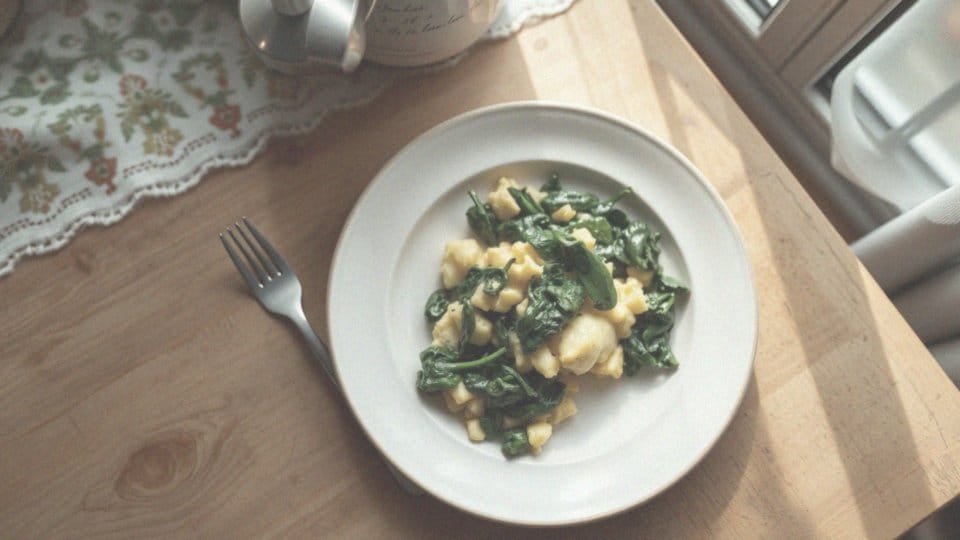 Dlaczego szpinak z jajkiem? Zdrowe korzyści i przepisy