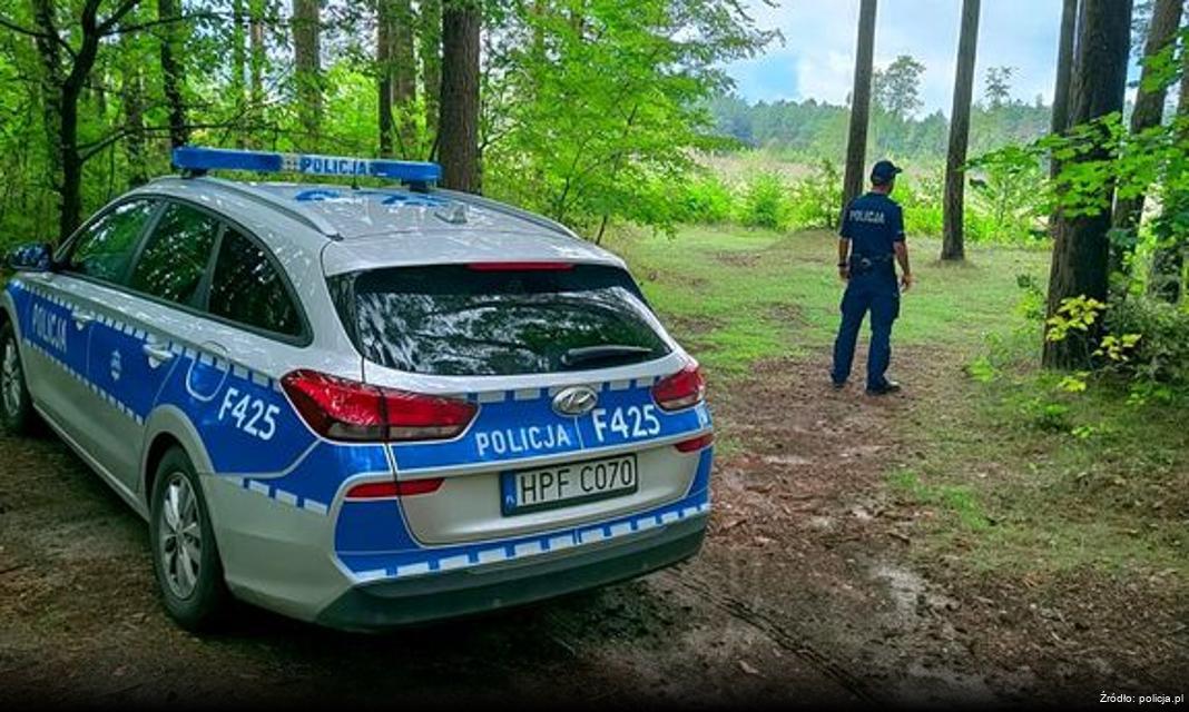 Bezpieczne poruszanie się w zmiennych warunkach atmosferycznych – porady pucces polskich policjantów